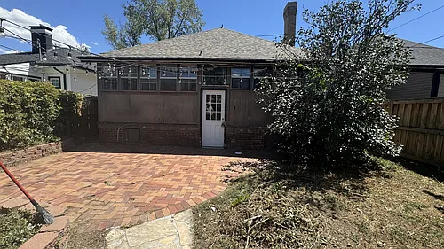 2621 N York St Photo 1