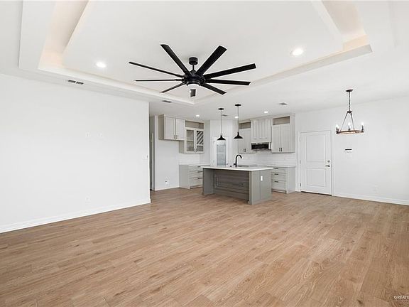 3rd image of 1013 W Sycamore Ave
