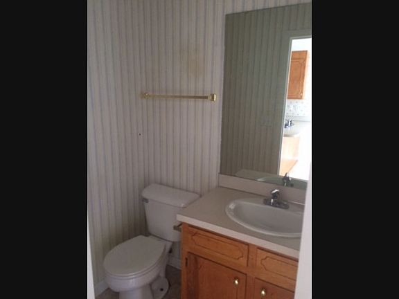 4th image of 3920 Sterling Pointe Dr Unit 4