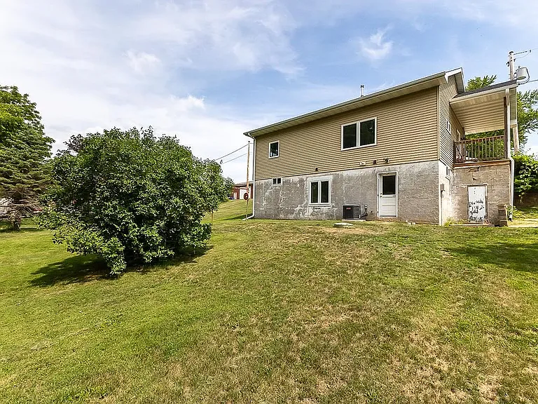 1043 Edina St — Photo 10
