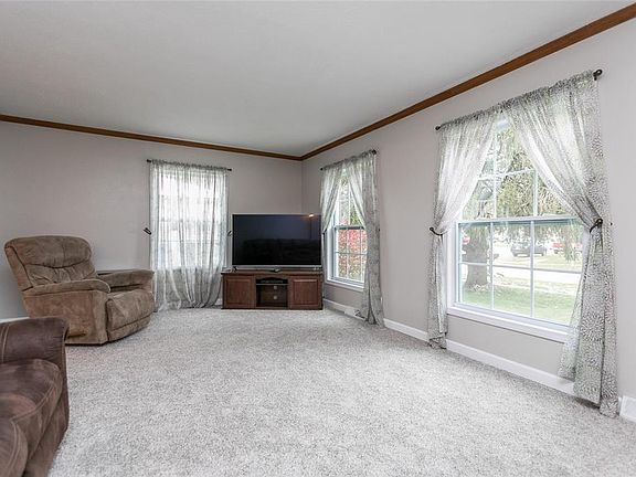 5th image of 6810 Kent Dr NE