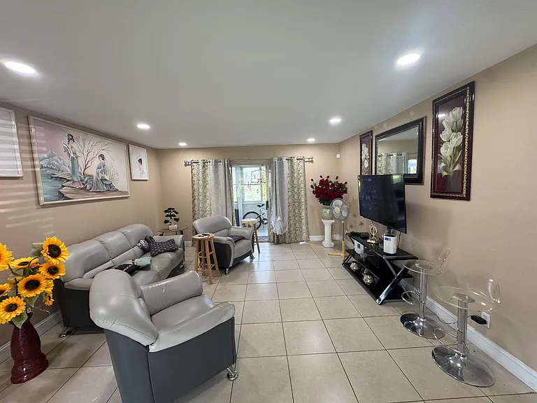 725 Lori Dr #107 — Photo 13
