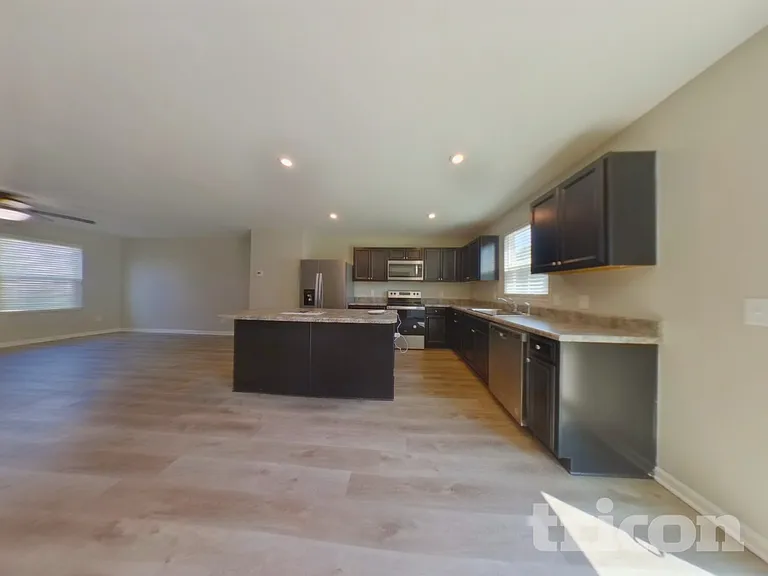 120 Castlebrook Dr — Photo 5