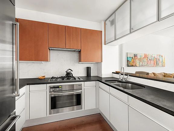3rd image of 300 E 55th St APT 11C