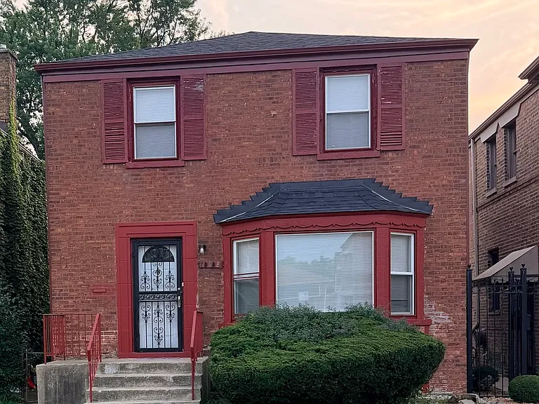 10608 S Rhodes Ave — Photo 1