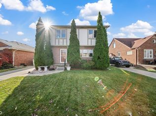 8334 McKinley St, Center Line, MI 48015