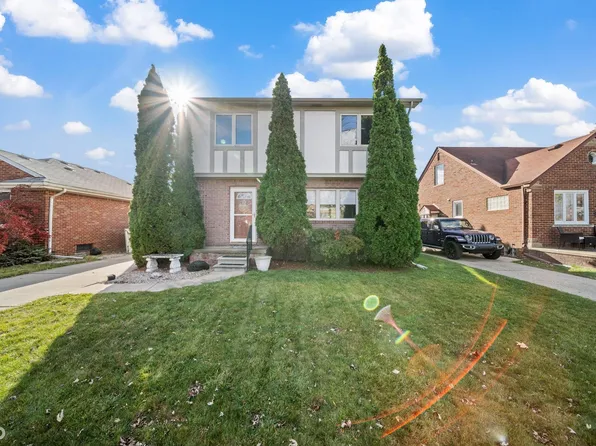 8334 McKinley St, Center Line, MI 48015