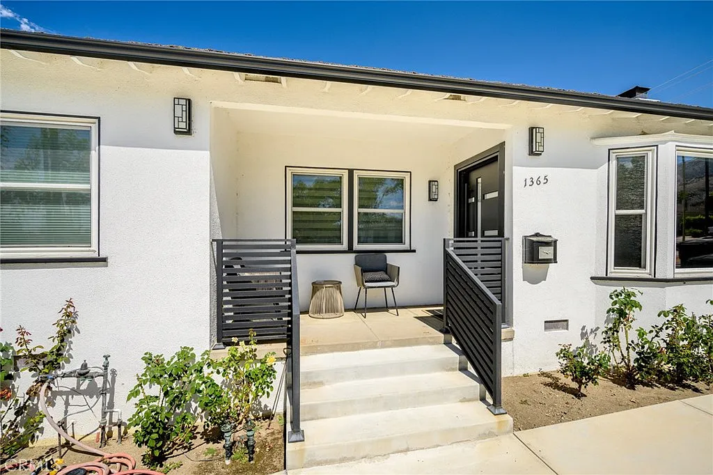 2 bed, 1.5 bath, 1386 sqft, $6,000 — Photo 3