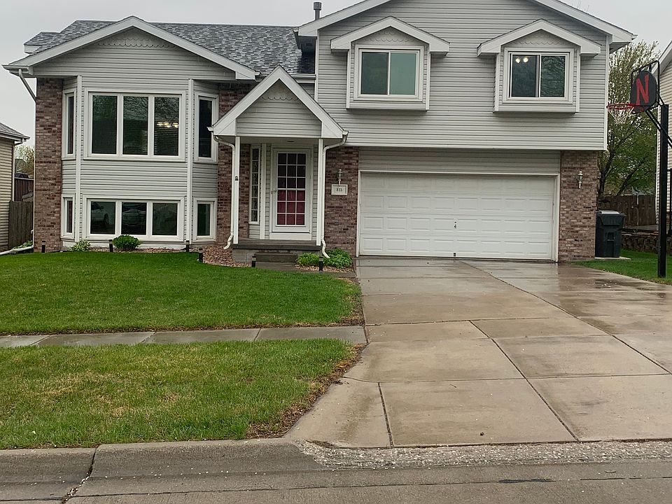 1st image of 815 Mary Ct