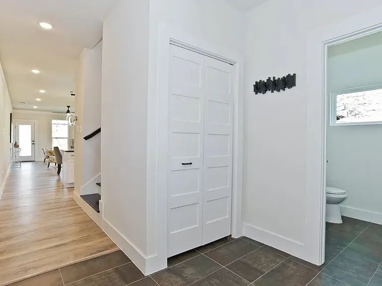 835 Winston St — Photo 5