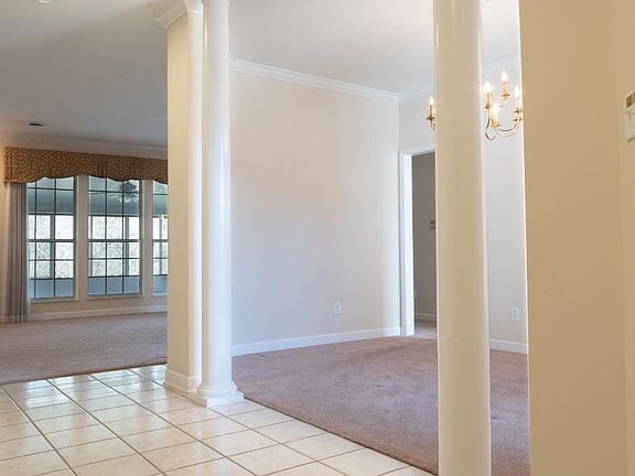 3rd image of 512 Glen Ives Way