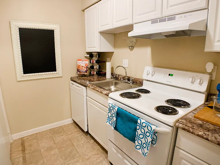 Oakwood Apartments — Photo 29