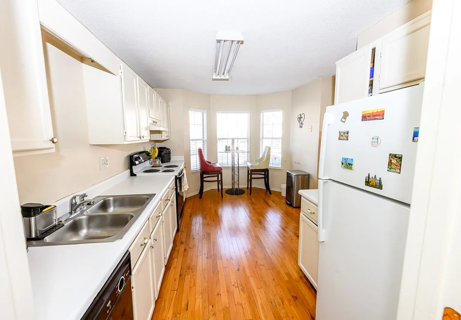 2 bed, 2.5 bath, 1816 sqft, $2,000 — Photo 3