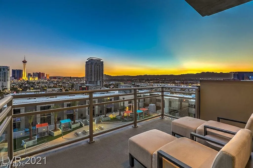 2 bed, 2.0 bath, 1233 sqft, $3,200 — Photo 3