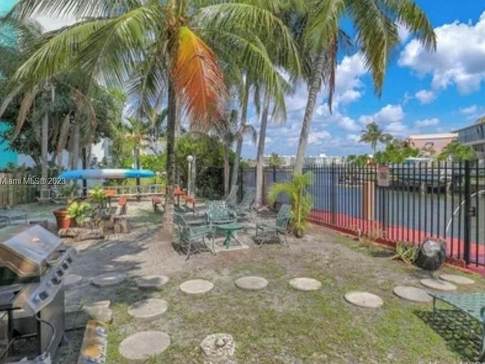 2nd image of 2903 N Miami Beach Blvd #206