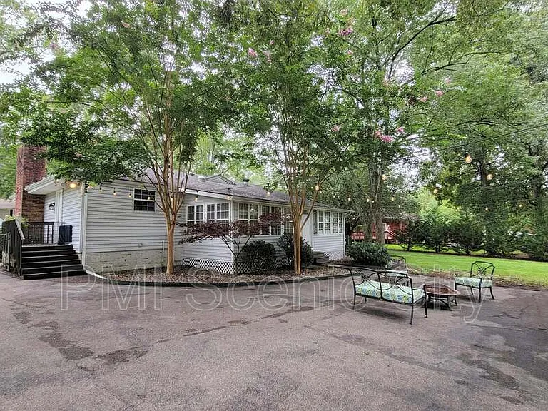 709 James Ave — Photo 30