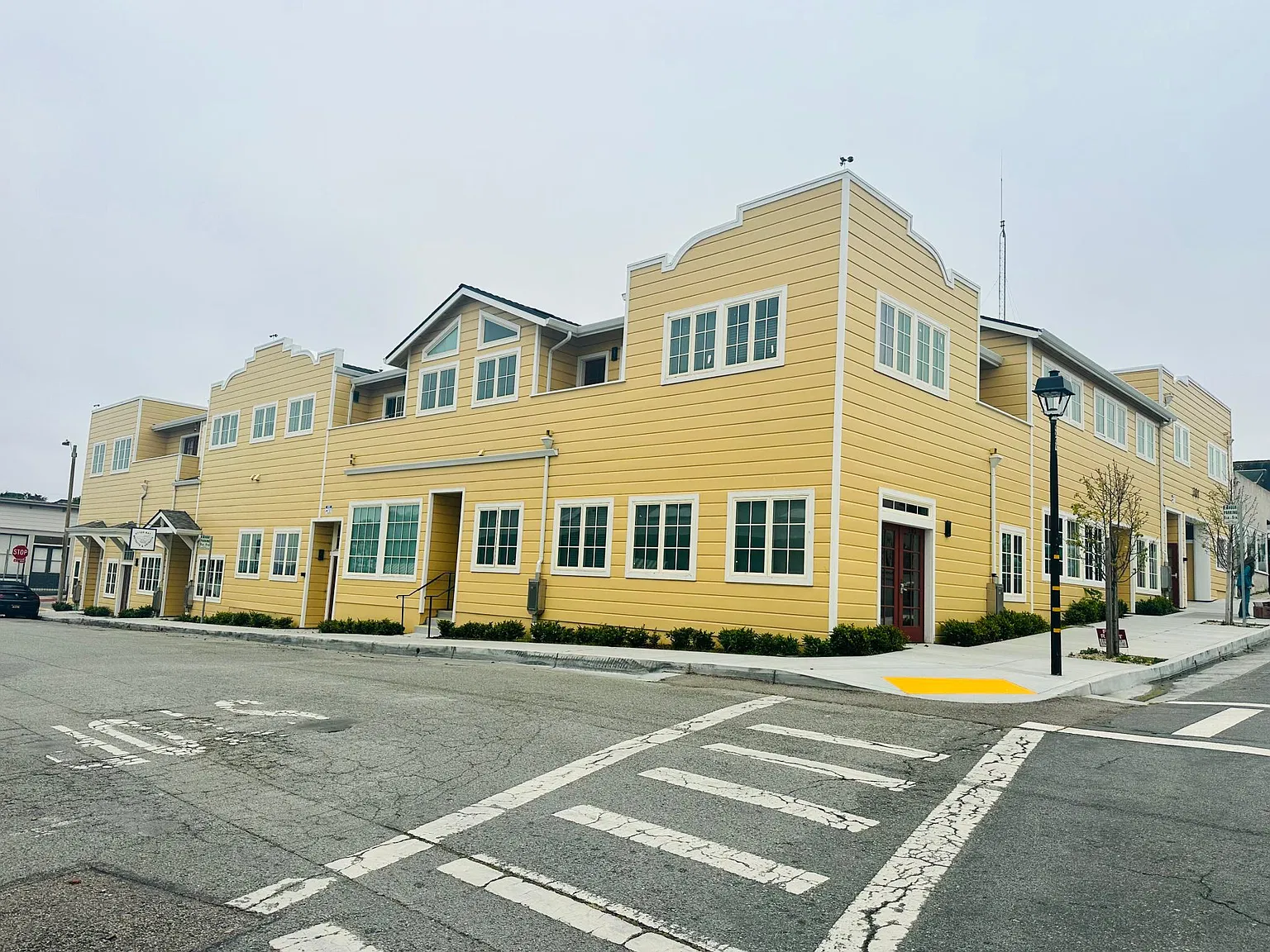301 Grand Ave — Photo 3