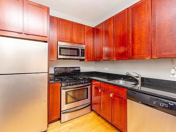 3rd image of 1944 W Leland Ave APT 1