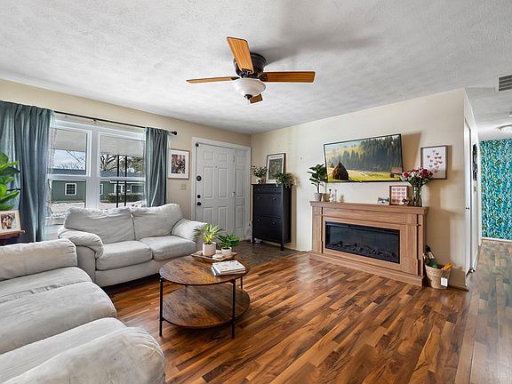 3rd image of 2318 Dakota Dr