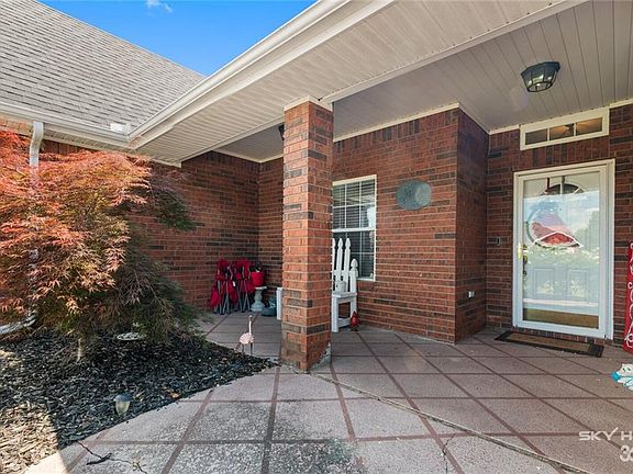 4th image of 214 Center Dr