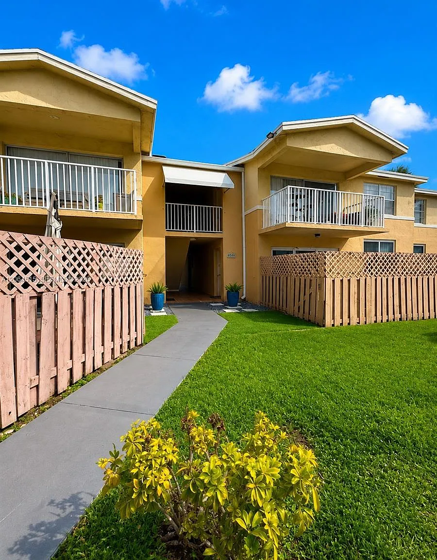Doral Gardens Condo — Photo 3