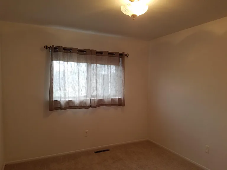 19506 Lloyd St — Photo 11