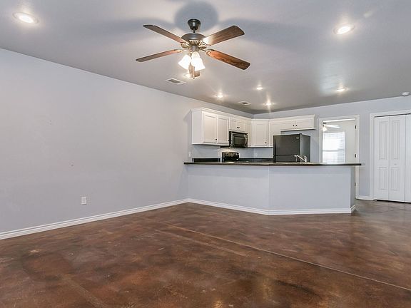 2nd image of 611 28th St #A
