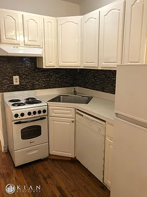 Rented by Kian Realty | media 14