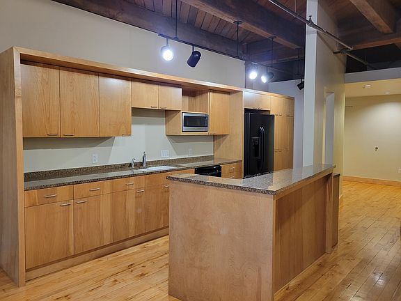 3rd image of 3427 Paula St