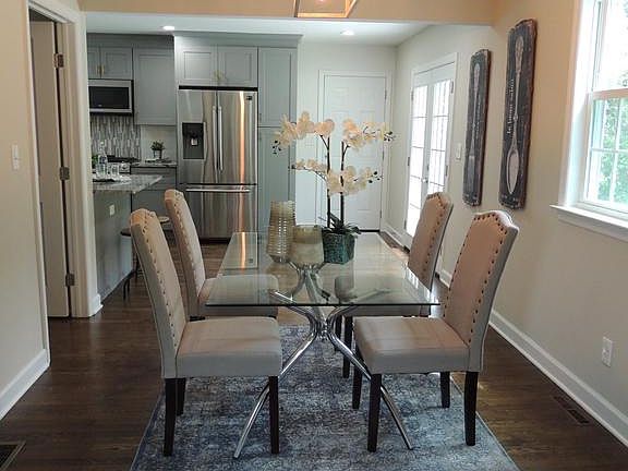 3rd image of 2301 Larkwood Dr