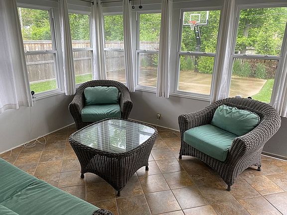 3rd image of 1001 Glenbrook Ave