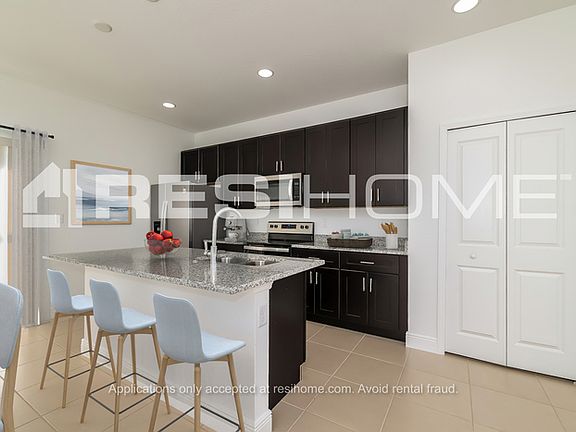 2nd image of 704 Hudson Valley Dr