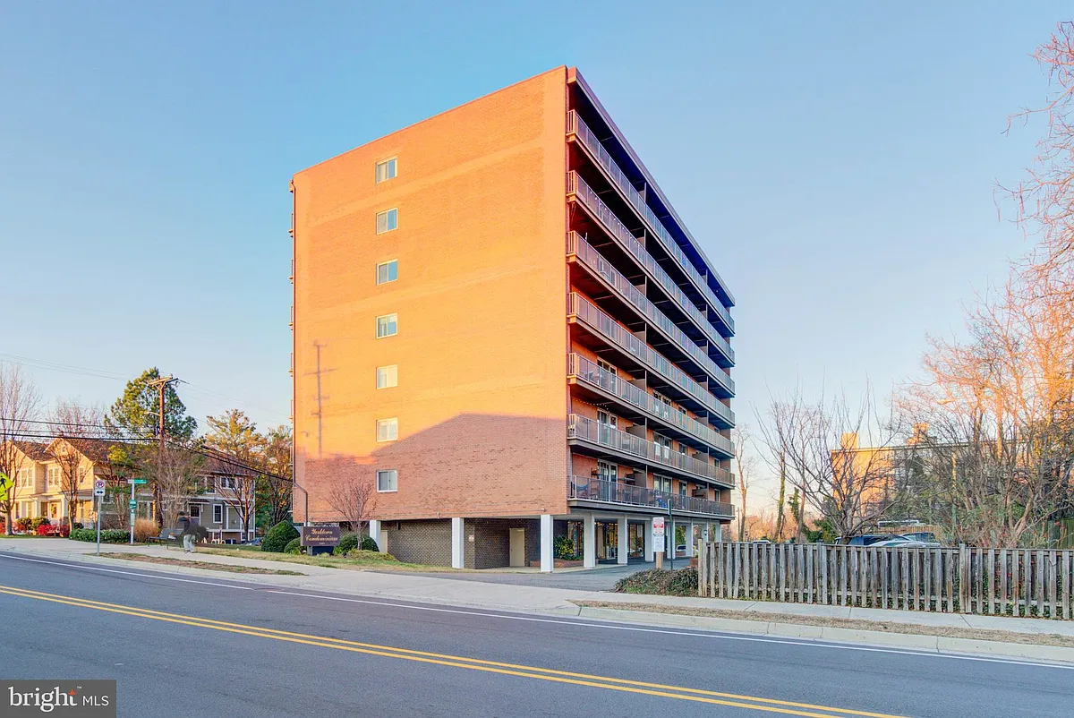 Building Photo - 4343 Cherry Hill Rd #303