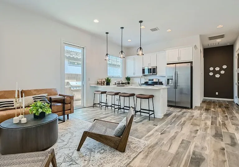 3263 W Peak View Rd — Photo 5