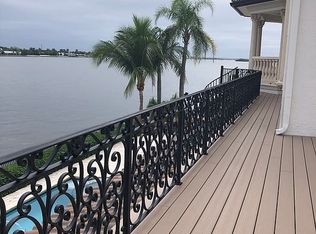7 Duke Dr, Lake Worth, FL 33460
