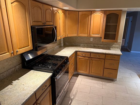 4th image of 518 Espanola St NE