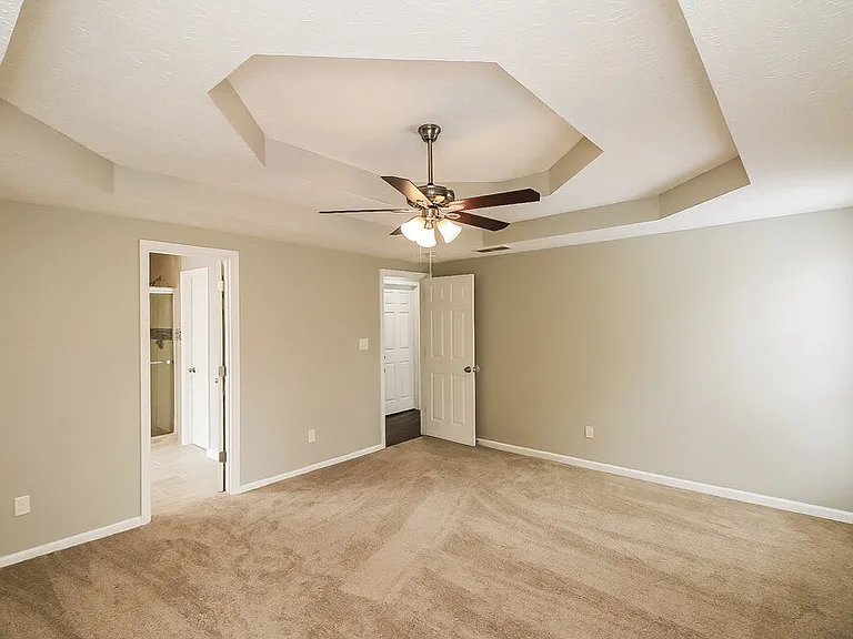 77 Harbour Town Cv — Photo 13