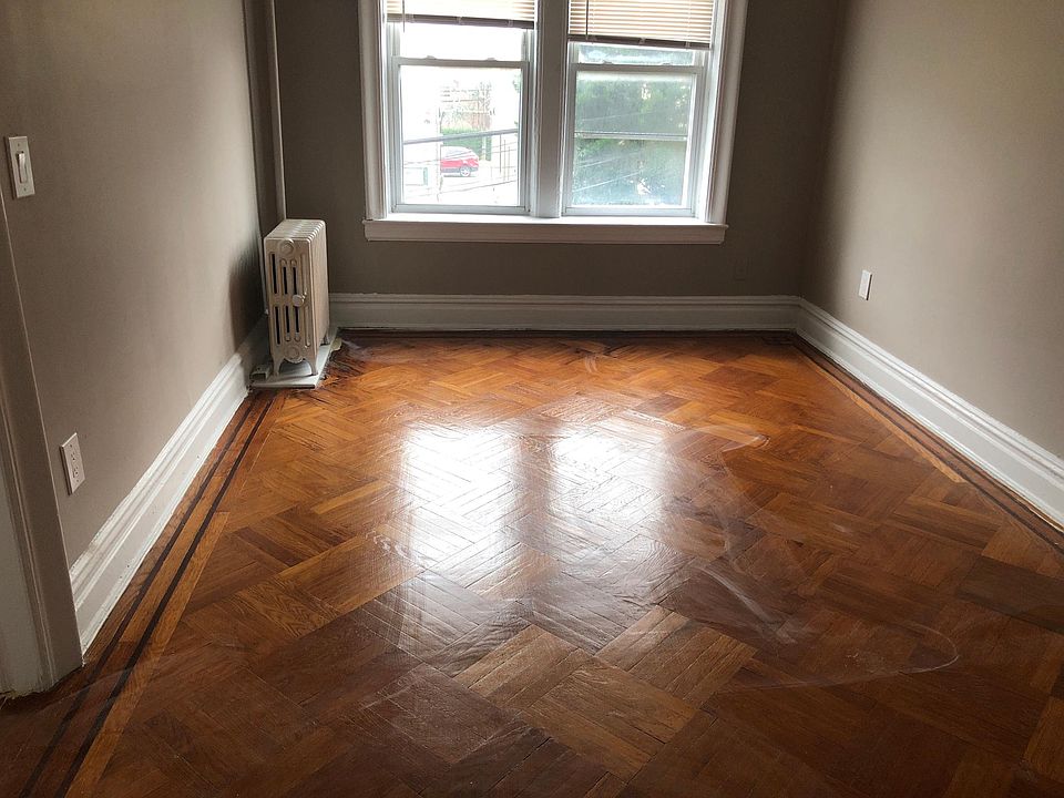2nd image of 165 W 48th St APT 5