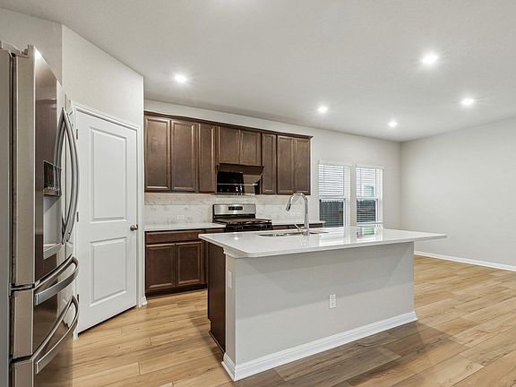 4th image of 111 Magnolia Ranch Ln