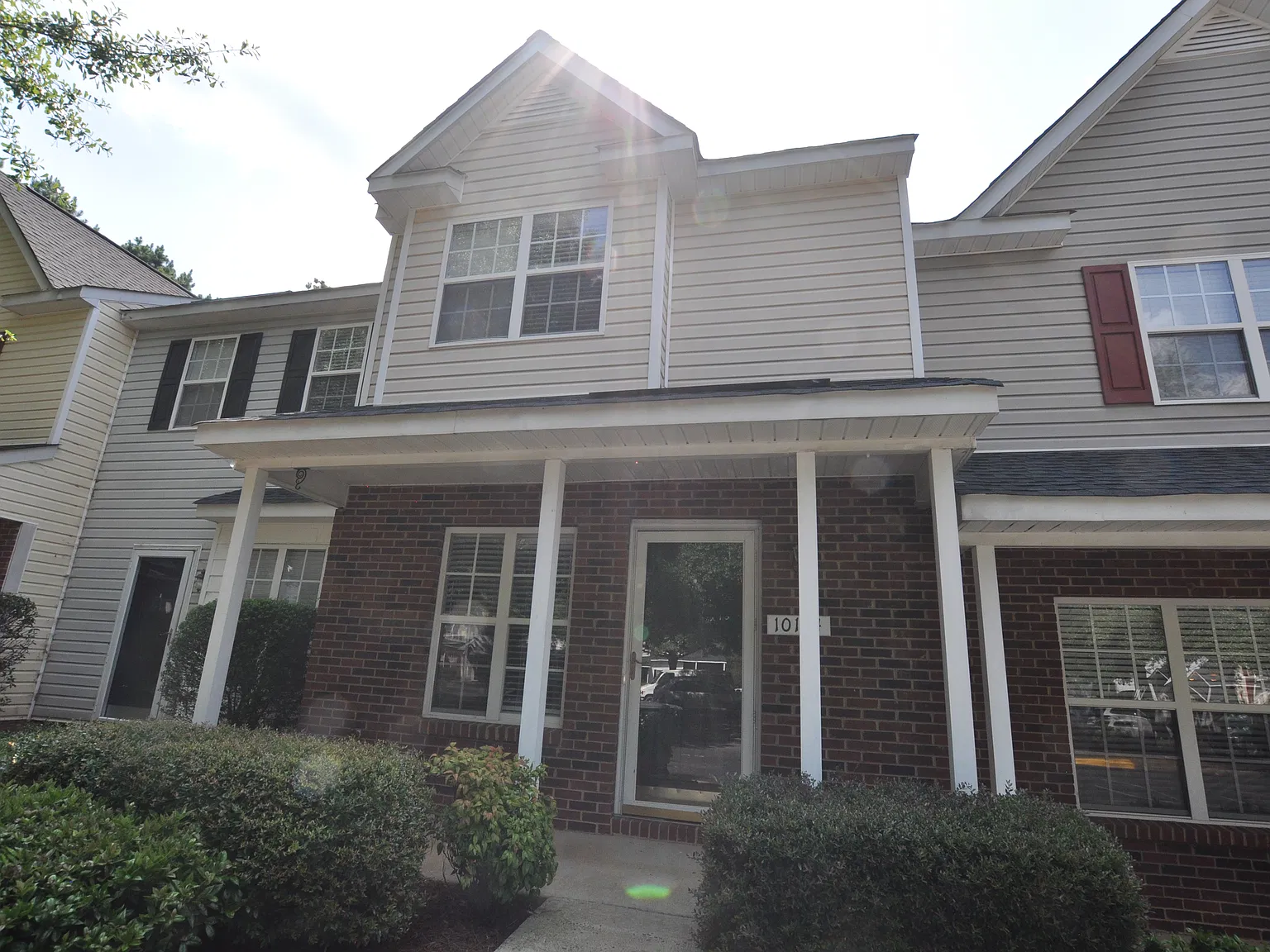 2 bed, 2.5 bath, 1100 sqft, $1,600 — Photo 2
