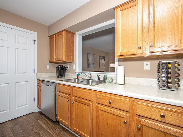 1526 Woodland Ct — Photo 8