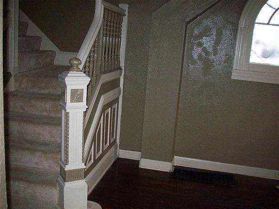 3rd image of 2701 Ashland Ave