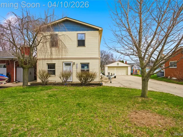 37886 Sunnybrook St, Harrison Township, MI 48045