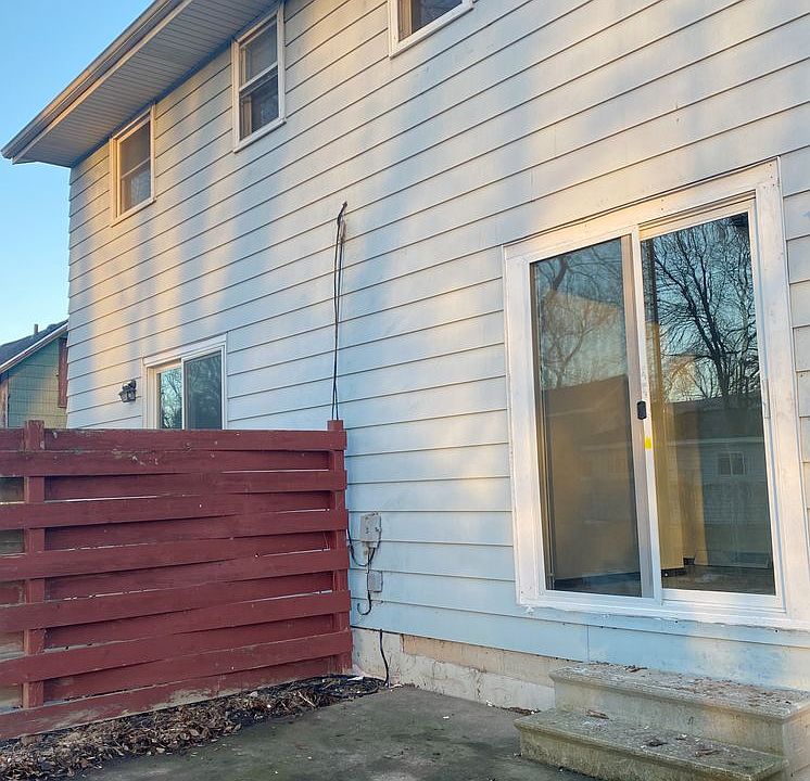 1st image of 725 N Division St