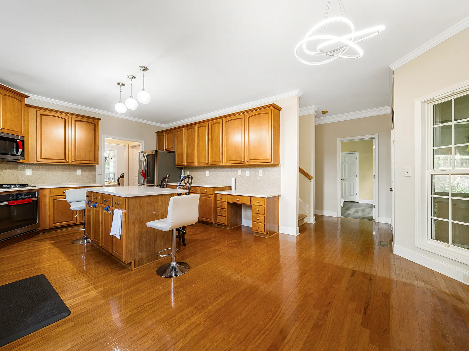 5 bed, 4563 sqft, $3,500 — Photo 4