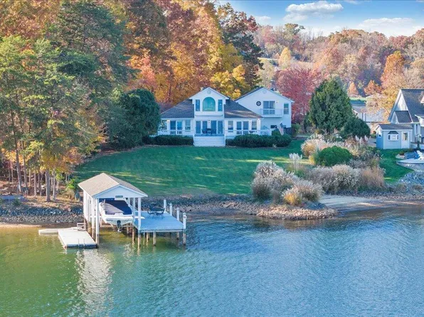 362 Carrs Point Ln, Moneta, VA 24121