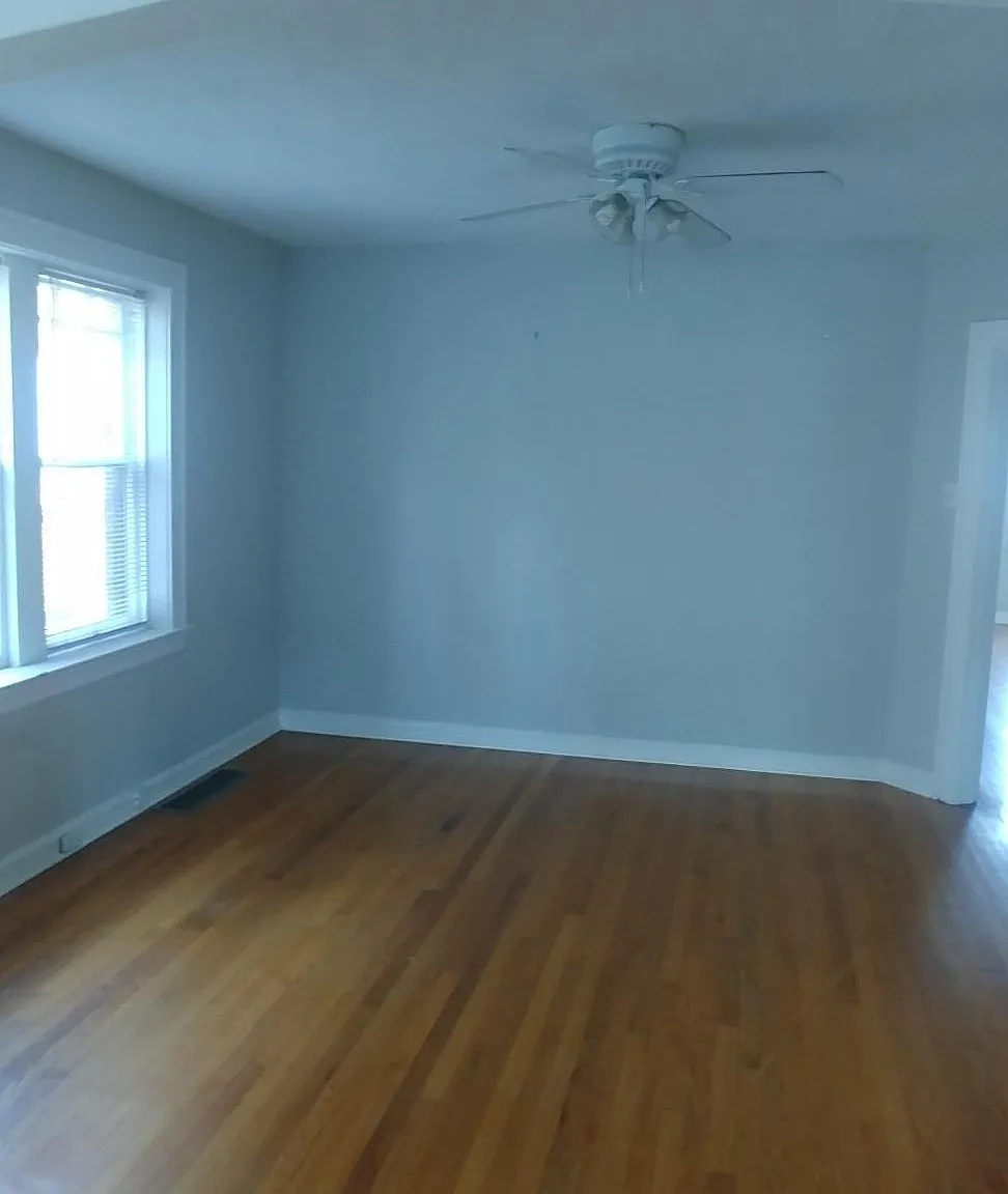 2 bed, $1,100 — Photo 4