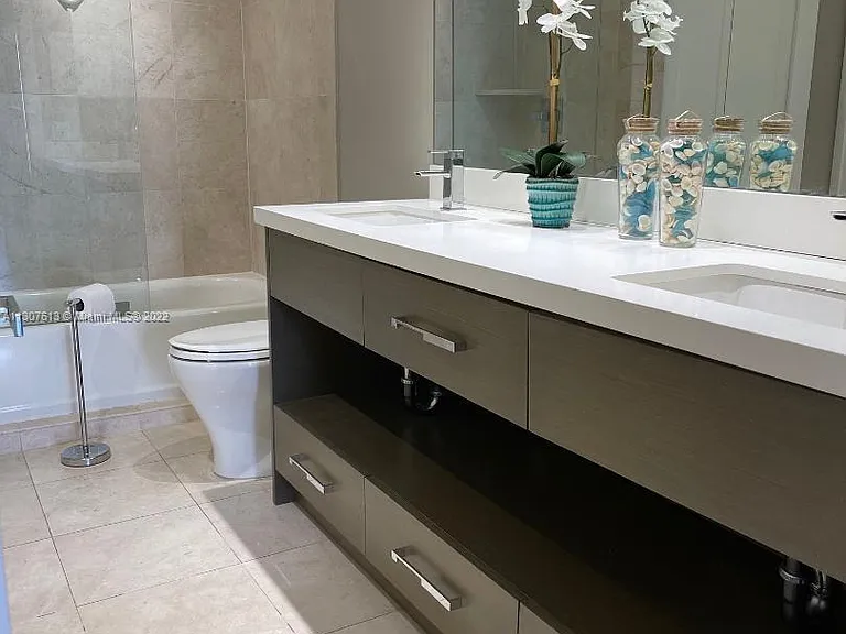 3500 Mystic Pointe Dr #1507 — Photo 11