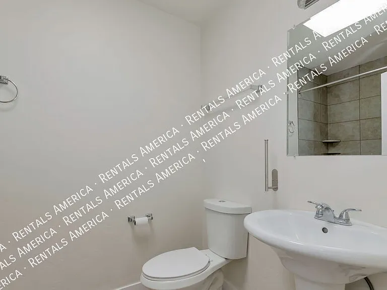 1816 E Iowa St — Photo 10