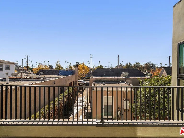 3909 W Exposition Blvd — Photo 24